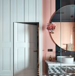 ekstrawagancka łazienka z rockową nutą