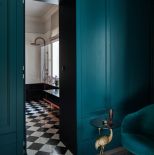 podłoga w szachownicę w łazience