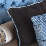 niebieskie dodatki do sypialni