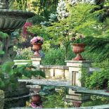 Aranżacja tego ogrodu sprawia, że nie starcza czasu, by opłakiwać przekwitające orientalne maki, bo już