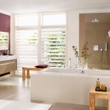 Aranżacja według marki Grohe. W nowocześnie urządzonym wnętrzu pojawiły się drewniane rustykalne elementy, Grohe.