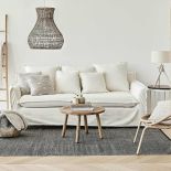 beżowa sofa do salonu