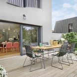 Joanna woli wzorzyste tapety od betonowych ścian. Domy z duszą od tych supermodnych. A jednak często słyszy głosy: Wow,