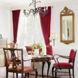 Architektem wnętrz była malarka starych mebli, które szybko zagościły w tym domu.