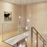 Praktycznie i przytulnie: podwarszawski dom w szarości, brązie i karmelu