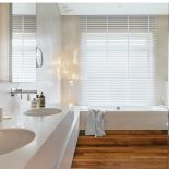 Praktycznie i przytulnie: podwarszawski dom w szarości, brązie i karmelu