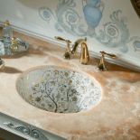 Ceramiczna umywalka ze stylową baterią