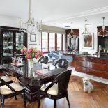 Art déco nie musi być geometryczne jak w Empire State Building. Może iść w kierunku glamour. Meble mają wtedy