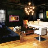 Awangardowy Baroko z dekoracyjną ramą przypomina wiszący na ścianie obraz. TAPIS