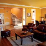 Aż szkoda je przykrywać, 112 zł za metr kwadratowy netto. DREWEX