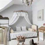 łóżko z baldachimem