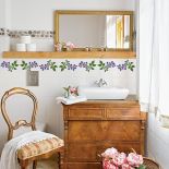 Bardzo efektowny dekor w łazience. W malinowym chruśniaku