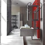 Bateria umywalkowa - Hansa, prysznicowa od Hansgrohee. Zabawne kinkiety Snake to marka Fabbian. Pod prysznicem