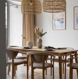 jadalnia w beżach i drewnie