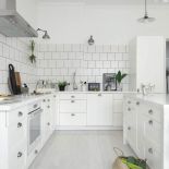 wąska biała kuchnia