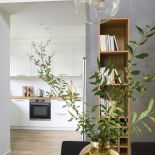 szare wnętrza z drewnem