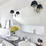 biała łazienka w domu