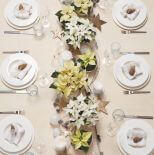 biała gwiazda betlejemska dekoracja stołu na boże narodzenie