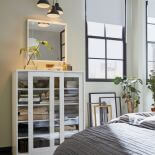 biała komoda do sypialni