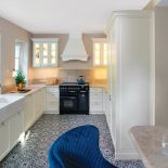 biała kuchnia styl klasyczny nowoczesny