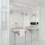 Wszytkie okładziny kamienne wykonał Piotr Staniak z firmy kamieniarskiej Piokom Marmury.