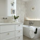 łazienka w beżach i bieli