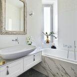 biała łazienka w kamienicy styl eklektyczny