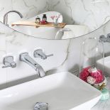 biała łazienka w stylu country glam