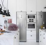 biała kuchnia zabudowana pod sufit