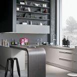 Białe szafki kuchenne nie tylko na kuchenne drobiazgi. ZAJC KUCHNIE