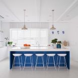 wyspa kuchenna biało niebieska