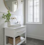 biało szara łazienka