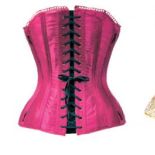 Biały, bawełniany gorset, 1785 r., Anglia. Jedwabny, haftowany gorset, 1905 r., Victoria Albert Museum,