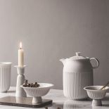 dzbanek i filiżanki do herbaty