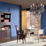 Biurko Bidermajer ? 2825 zł, czarny fotel obrotowy Gulio ? 2100 zł, fotel Sara ? 2214 zł. MEBLONOWAK