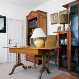 Biurko, fotel, szafa bibliotecza - to wszystko owoce kolekcjonerskiej pasji Bogdana.