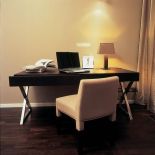 Biurko z bejcowanego dębu, na nogach ze stali nierdzewnej zaprojektowały Monika i Paulina.