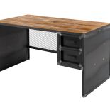 biurko ze starego drewna