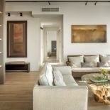 Właściciel potrzebował eleganckiego, luksusowego wnętrza, które byłoby zarówno wygodnym domem, jak i biurem,