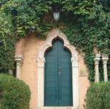 Bluszcz - numer jeden wśród pnączy: elegancki, wygimnastykowany i cały rok zielony. Jak hodować bluszcz?