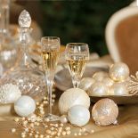 Bombki w cenie od 9,90 do 39,90 zł, kieliszki Sofiane – od 48 do 54 zł, karafka Lica za 329 zł, Almi Decor