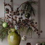 bombki dekoracje świąteczne na gałązkach