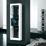 Grzejnik dekoracyjny pełniący także funkcję półki. Deltacalor, Boxes 4