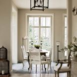 Bretońska architektura przeniesiona do Puszczy Kampinoskiej.