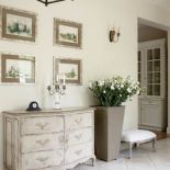 Bretońska architektura przeniesiona do Puszczy Kampinoskiej.