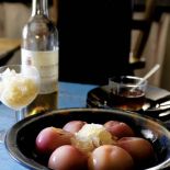 Brzoskwinie z muskatową granitą. Greckie smakołyki