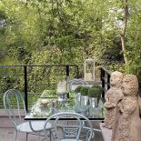 Budynek stoi na Ochocie w kolonii Lubeckiego.