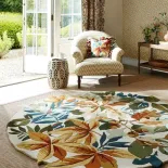 kwiecisty dywan w salonie