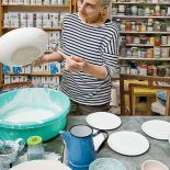 Ceramiczka Basia Turkiewicz jest filigranowa i ujmująca - i takie są jej naczynia,