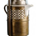 Ceramiczny dzbanek w mosiężnej obudowie, KOLEKCJA MAURO CARLI